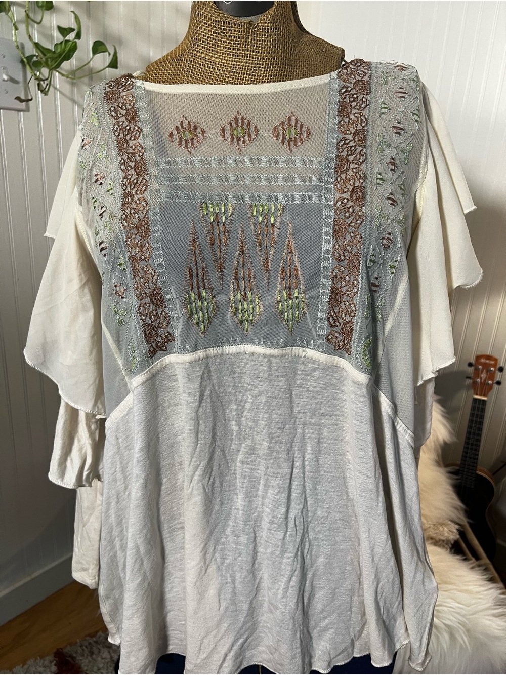 Women’s free people Boho Embroidered Ivory & Sage Women's Top